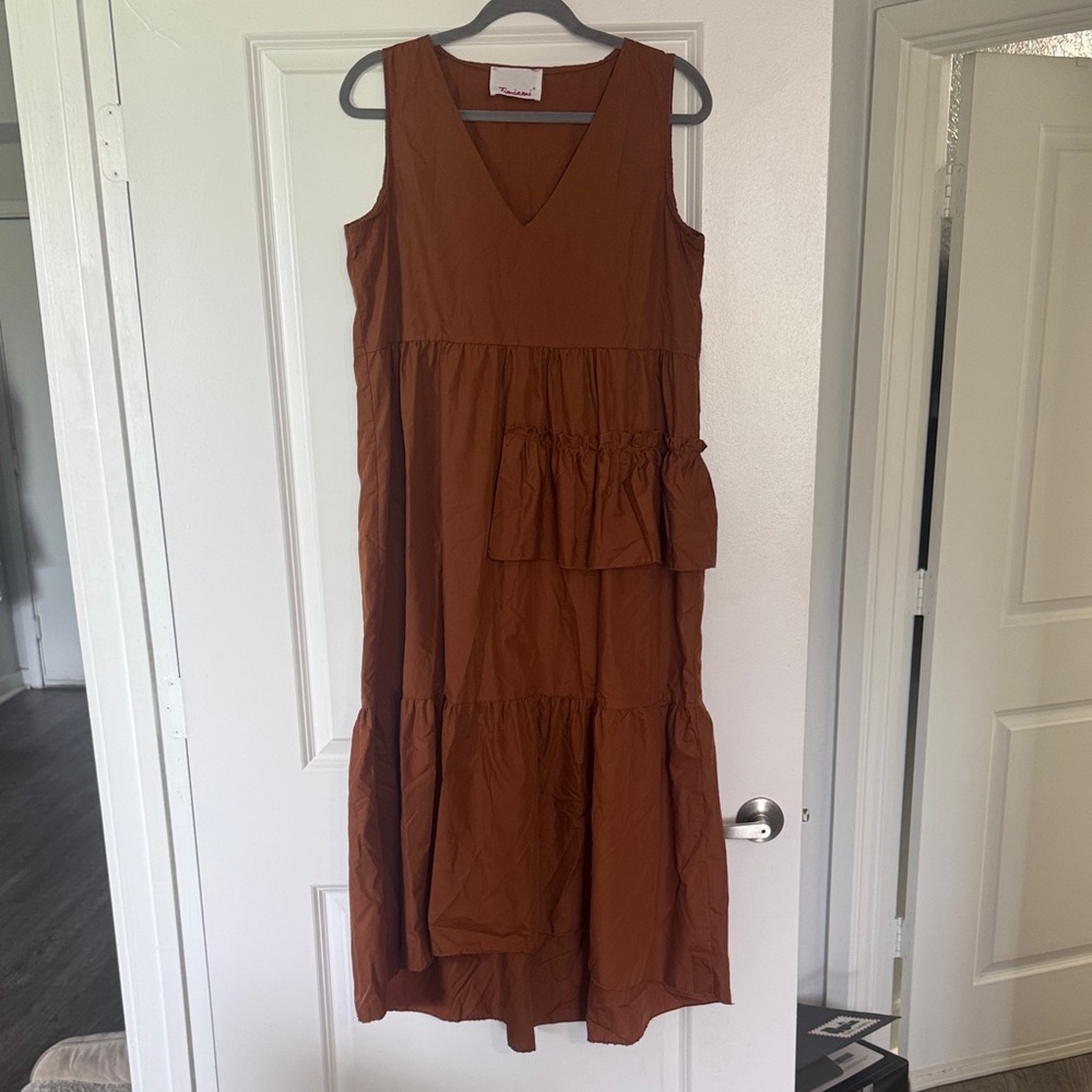 Sleeveless V-Neck Tiered Maxi Dress in Rust